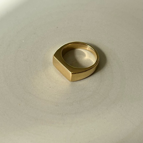 18k gold over Stainless steel
Ring - Picture 3 of 4